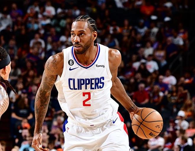 坐镇中场，指挥调度🪄让我们一起继续创造新的历史⭐（掌控中场，运筹帷幄🪄携手续写全新辉煌⭐）