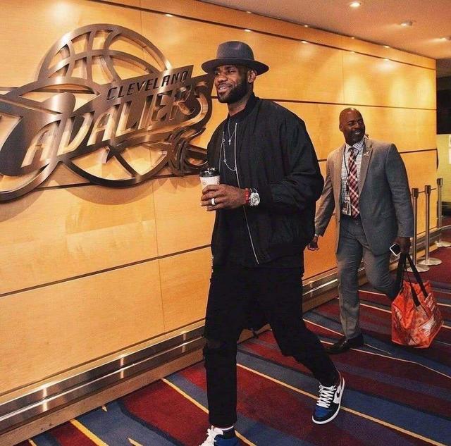 埃迪·豪：收获英超客场首胜意义重大，我不用操心客场战绩了（埃迪·豪：英超客场首胜意义非凡，我已不再为客场战绩发愁）