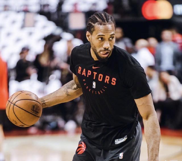 摸吉祥物女演员胸部，前塞尔塔队长马略被判赔偿1000欧（前塞尔塔队长马略因不当触碰吉祥物女演员胸部被判赔偿1000欧元）