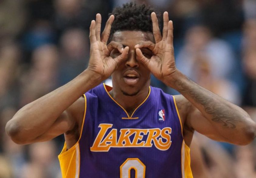 埃弗顿后卫禁区疑似手球，裁判未吹点球正确吗？（埃弗顿后卫禁区疑似手球，裁判未判点球是否合理？）